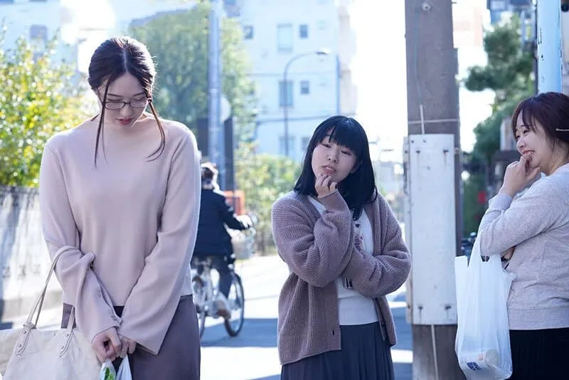 Trả thù mấy mụ nhà sát bên thường xuyên nói xấu bằng cách “cướp anh xã ả ta”